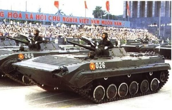 Kinh ngac hoa luc xe chien dau bo binh BMP-1 Viet Nam